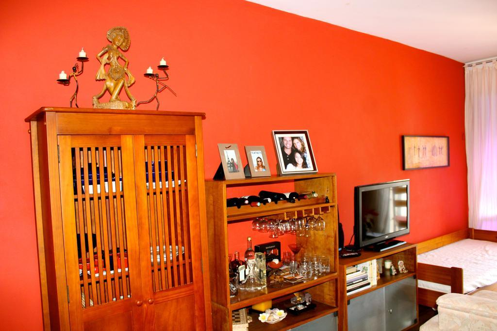 Apartamento Em Rua Sem Saida No Leme